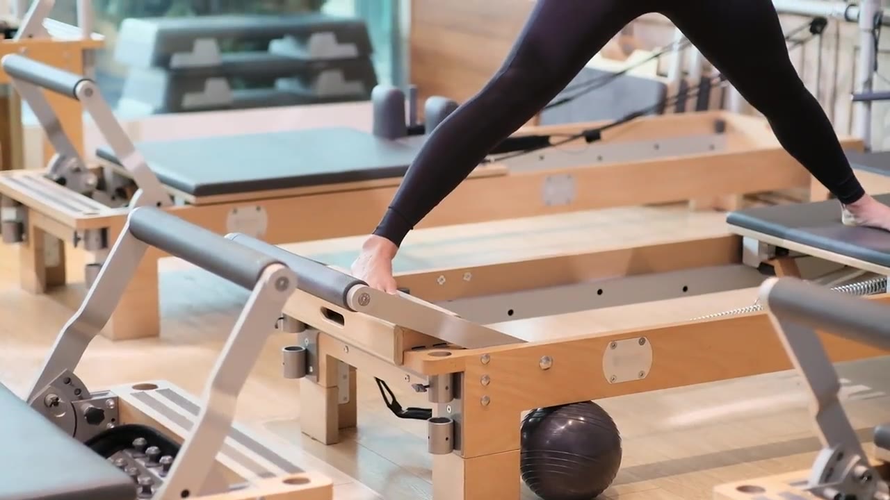 Reformer makinesinde kontrollü egzersiz çalışması